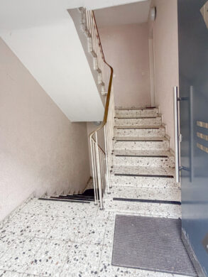 Zwischen Alltag und Rückzug – Balkonwohnung im 2. OG in Essen-Steele - Treppenhaus