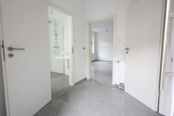 Kernsanierte Hofwohnung über 2 Ebeneren - große Terrasse, WE10 EG links // Bismarckhaus - Flur