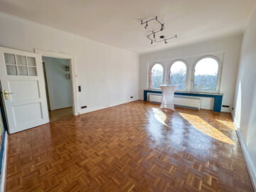 4-Zimmer-Altbauwohnung mit Blick ins grüne Mühlenbachtal – UKE - Wohnzimmer